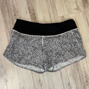 Sz 6 Lululemon shorts